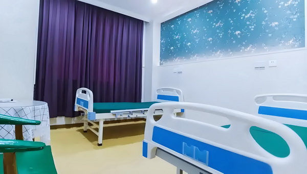 深圳识分入户网_冯骥荐电影南京照相馆：没有抒情只有血的事实 有血的事实造成E停运